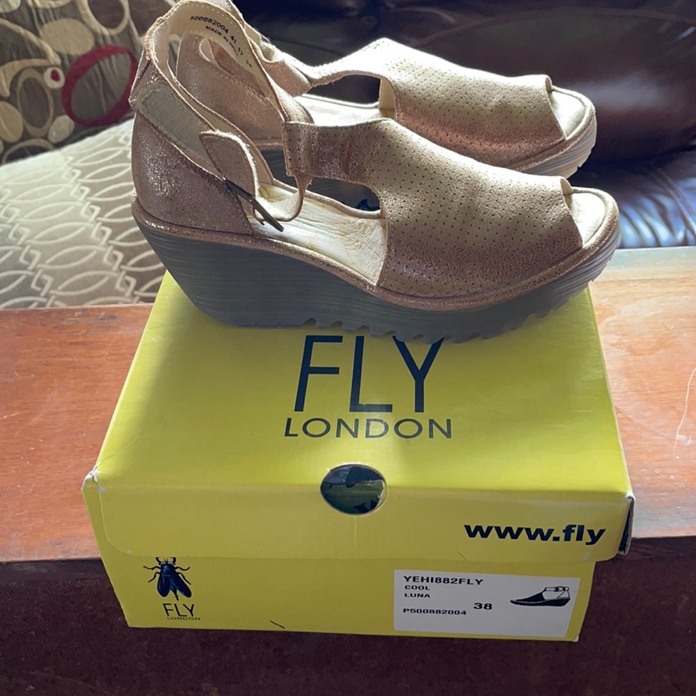 Fly London Luna sandals in box size 38/ 7-5-8